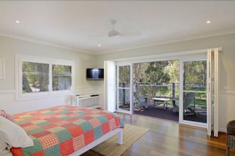 Away On Belongil Fields - New South Wales Tourism  4