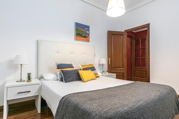 Bondi Family Escape - New South Wales Tourism  6