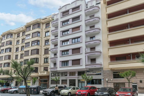 Bondi Family Escape - New South Wales Tourism  0