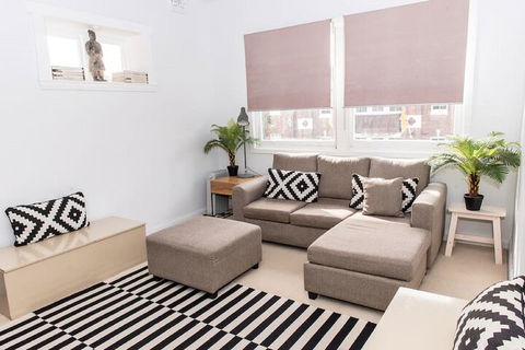 Bondi Beach Gorgeous Apartment H323 - New South Wales Tourism  4
