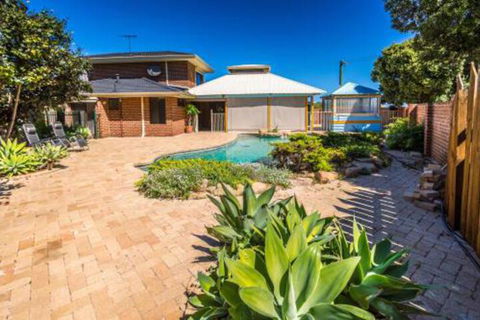 Yanchep Beach Retreat - New South Wales Tourism  3
