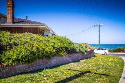 Yanchep Beach Retreat - New South Wales Tourism  2