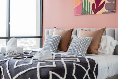 Apartment Stay Circle On Cavill - New South Wales Tourism  6