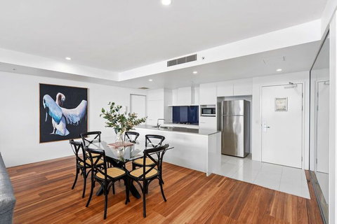 Apartment Stay Circle On Cavill - New South Wales Tourism  5