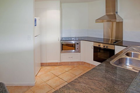 27 @ Cayman Villas - New South Wales Tourism  2
