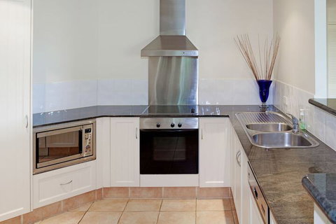27 @ Cayman Villas - New South Wales Tourism  3