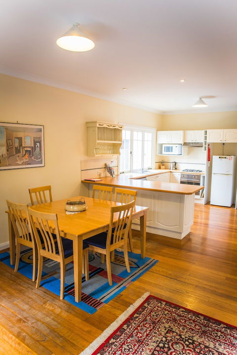 Whispering Pines Cottages - New South Wales Tourism  4