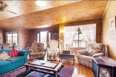 Abelia Lakeside No 2 Big Spa COTTAGE - New South Wales Tourism  3