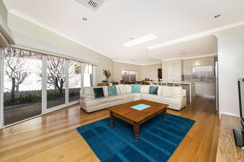 Inner Western Suburbs Retreat - New South Wales Tourism  7