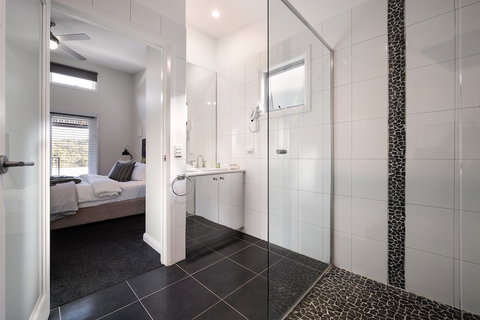 Oblique - New South Wales Tourism  3