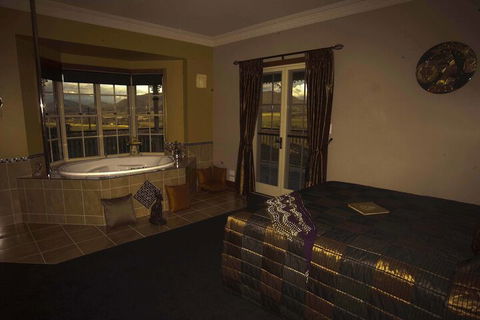 R On The Downs BnB & Spa Cottages - New South Wales Tourism  7