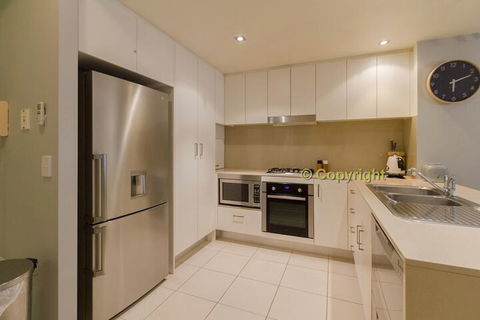 A Deluxe Swim Up Drift Apartments South - New South Wales Tourism  3