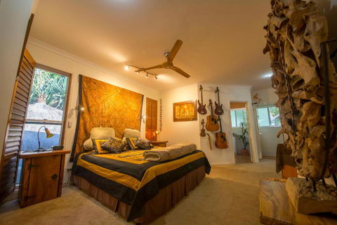 The Tree House. Treetop Living Near The Ocean Coolum Beach QLD Australia - New South Wales Tourism  5