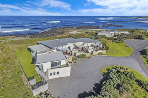 HEARNS BEACHSIDE VILLA 2 - New South Wales Tourism  0