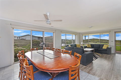Ocean Break - New South Wales Tourism  2