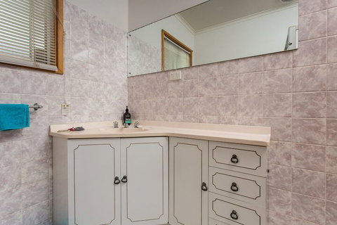 Pambula Family Beach House - New South Wales Tourism  3