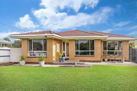 HAKUNA MATATA (No Worries) - New South Wales Tourism  0