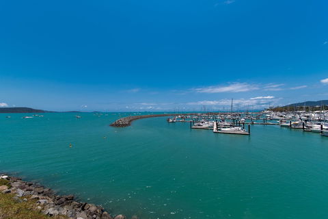 Peninsula 3 Bedroom Apartment - New South Wales Tourism  0