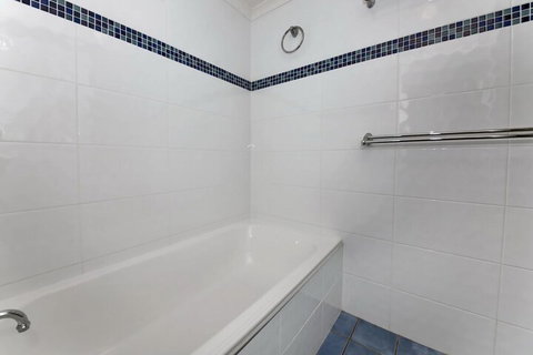Bay Parklands Unit 22 / 2 Gowrie Avenue - New South Wales Tourism  2