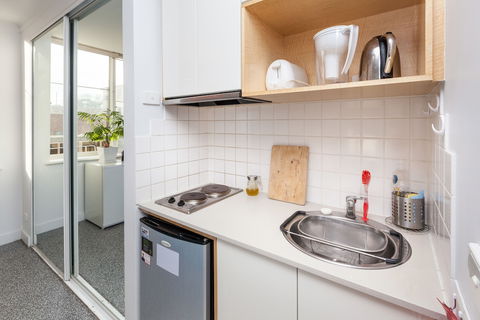 HENRIETTA, Carlton Studio Apartment - New South Wales Tourism  1