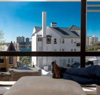 Couples Gateway in Sunny Elizabeth Bay - New South Wales Tourism 