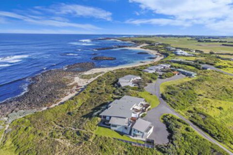 HEARNS BEACHSIDE VILLA 9 - New South Wales Tourism  0