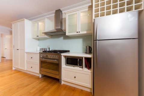Lovely 5BR House Walk To Train And Shops - New South Wales Tourism  4