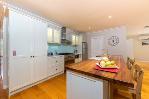 Lovely 5BR House Walk To Train And Shops - New South Wales Tourism  2