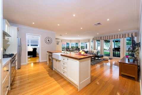 Lovely 5BR House Walk To Train And Shops - New South Wales Tourism  3