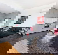 Executive Apartment With Bay Views - New South Wales Tourism 