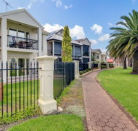 Port Adelaide Harbourside Home - New South Wales Tourism 