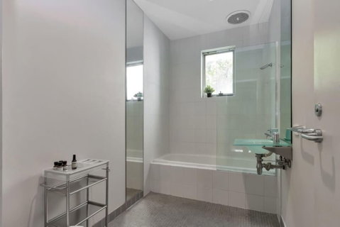 Contemporary Townhouse In Adelaide City - New South Wales Tourism  3
