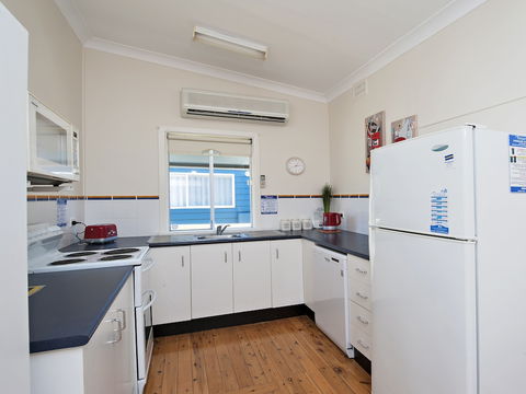 Fingal Beach Shack - New South Wales Tourism  3