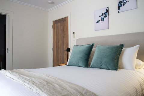 Balgownie Estate Winery Retreat & Restaurant - New South Wales Tourism  5
