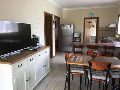 Flat 2 42 McMillan Rd - New South Wales Tourism  7