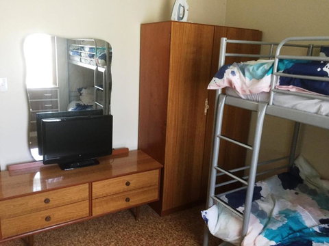 Flat 2 42 McMillan Rd - New South Wales Tourism  5