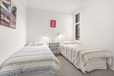 South Pacific Unit  4 - Shoal Bay - New South Wales Tourism  2