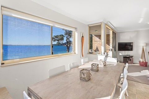 South Pacific Unit  4 - Shoal Bay - New South Wales Tourism  7