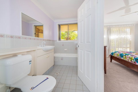 Pebble Pde 1 / 14 Fingal Bay - New South Wales Tourism  2