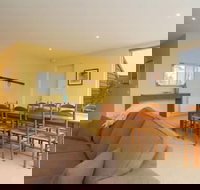 Mark II 2 West - New South Wales Tourism 