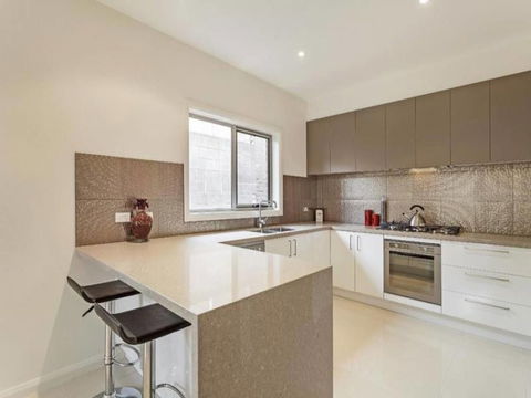 Signature Townhouse In Doncaster - New South Wales Tourism  2