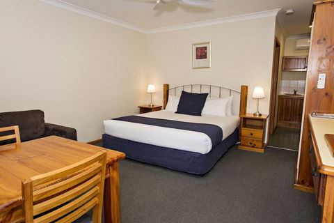 Colonial Motel And Serviced Apartments - New South Wales Tourism  1