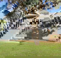 Couples on the Park - New South Wales Tourism 