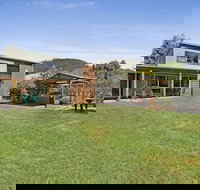 Warrina - Over Looking Ovens River - New South Wales Tourism 