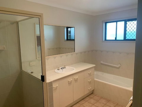 Gin Gin Budget Accommodation - New South Wales Tourism  2