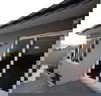 Sunny Sandy Bay Apartment - New South Wales Tourism 