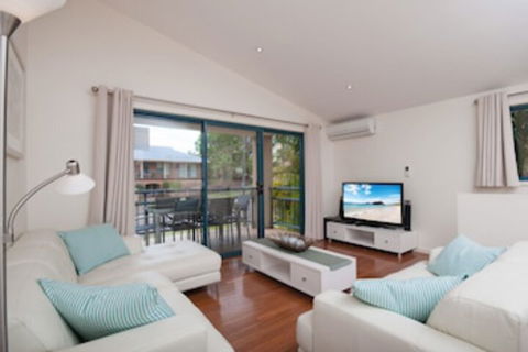 Starfish Lodge 1 / 1A Messines Street - New South Wales Tourism  0