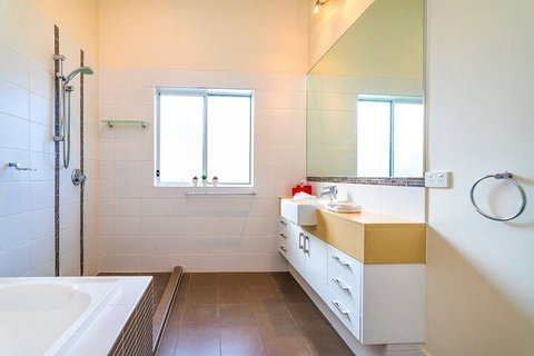 Bayhill Manor In Sanctuary Cove - New South Wales Tourism  1