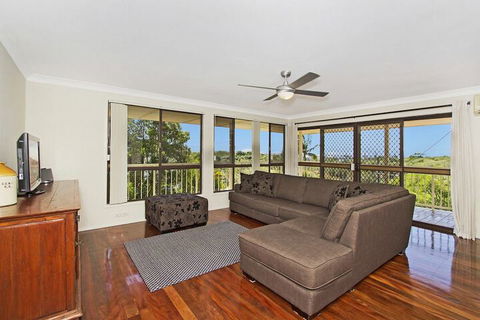KINGSCLIFF HOLIDAY HOME On The HILL SYDS VIEW - New South Wales Tourism  4