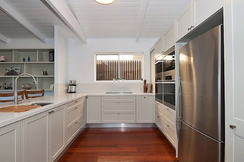 Hedges Avenue Beach House - New South Wales Tourism  7